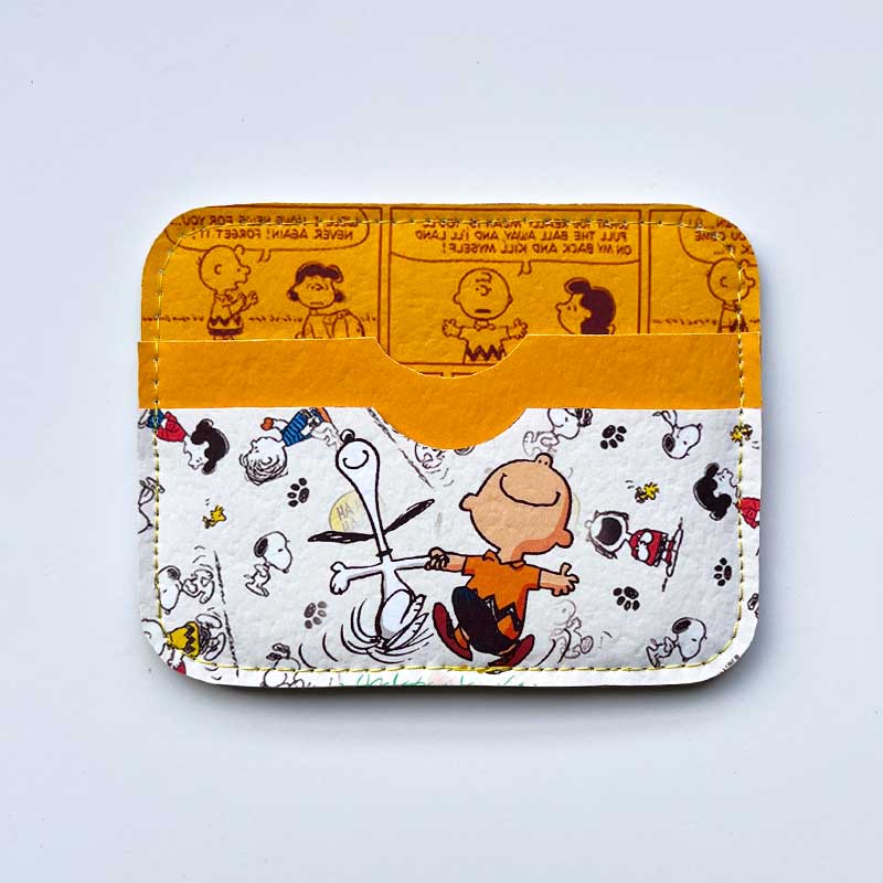 Tarjetero de cuerina Charlie Brown