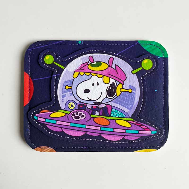 Tarjetero de cuerina Snoopy Space